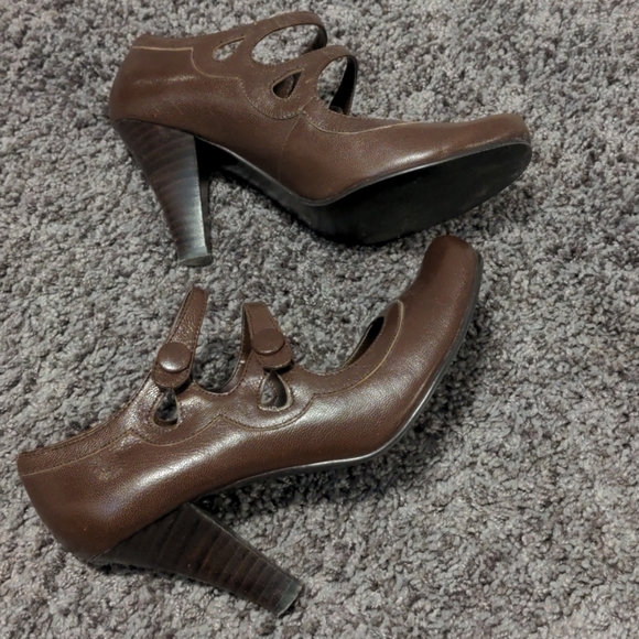 High heeled round toe strappy shoes - Picture 1 of 5